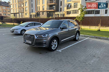 Внедорожник / Кроссовер Audi Q7 2017 в 