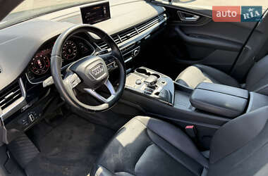 Внедорожник / Кроссовер Audi Q7 2016 в 