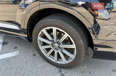 Внедорожник / Кроссовер Audi Q7 2016 в 