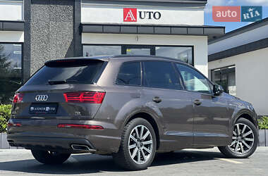 Внедорожник / Кроссовер Audi Q7 2017 в 
