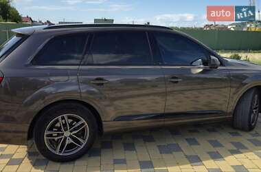 Внедорожник / Кроссовер Audi Q7 2016 в 