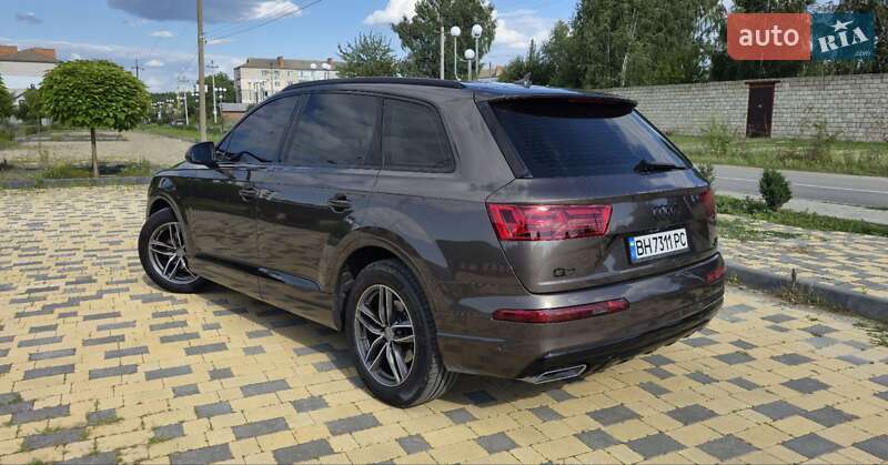 Позашляховик / Кросовер Audi Q7 2016 в Вінниці
