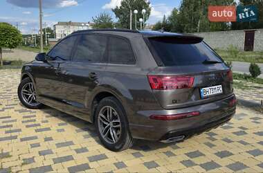 Внедорожник / Кроссовер Audi Q7 2016 в 
