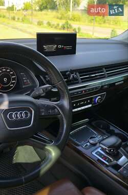 Внедорожник / Кроссовер Audi Q7 2016 в 