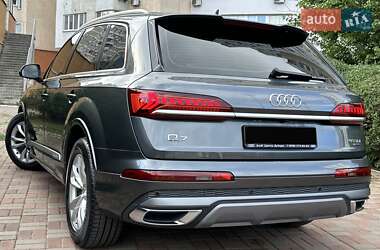 Внедорожник / Кроссовер Audi Q7 2021 в 