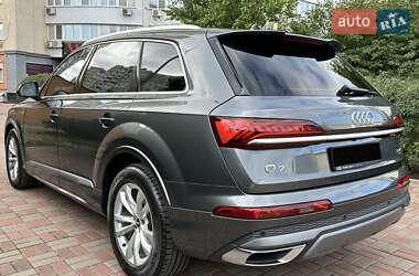 Внедорожник / Кроссовер Audi Q7 2021 в 