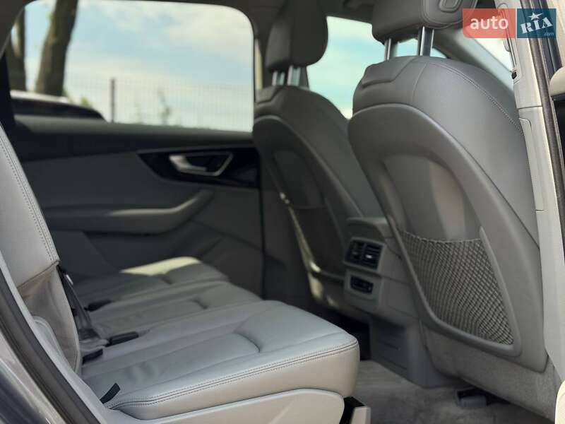 Позашляховик / Кросовер Audi Q7 2016 в Львові
