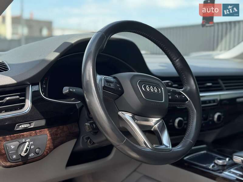 Позашляховик / Кросовер Audi Q7 2016 в Львові