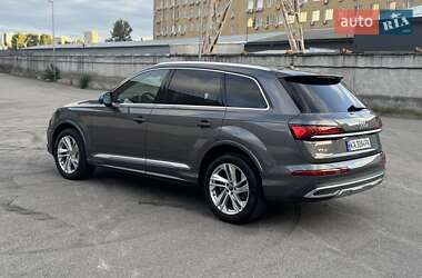 Внедорожник / Кроссовер Audi Q7 2021 в 