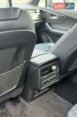Внедорожник / Кроссовер Audi Q7 2021 в 