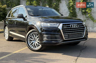 Внедорожник / Кроссовер Audi Q7 2015 в 