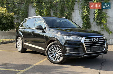 Внедорожник / Кроссовер Audi Q7 2015 в 