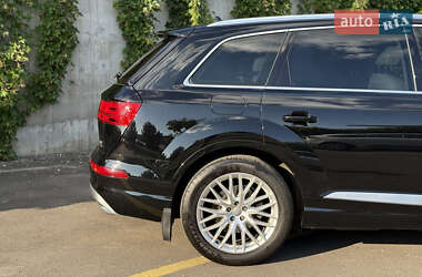 Внедорожник / Кроссовер Audi Q7 2015 в 