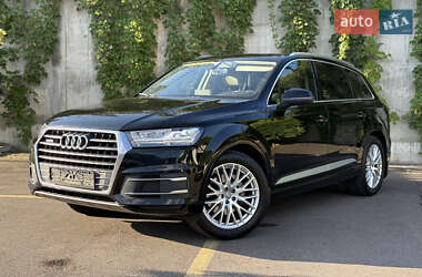 Внедорожник / Кроссовер Audi Q7 2015 в 