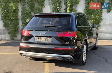 Внедорожник / Кроссовер Audi Q7 2015 в 