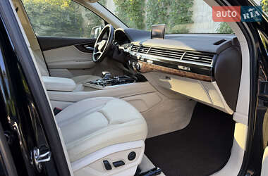 Внедорожник / Кроссовер Audi Q7 2015 в 