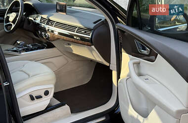 Внедорожник / Кроссовер Audi Q7 2015 в 