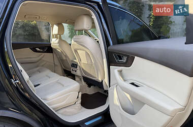 Внедорожник / Кроссовер Audi Q7 2015 в 