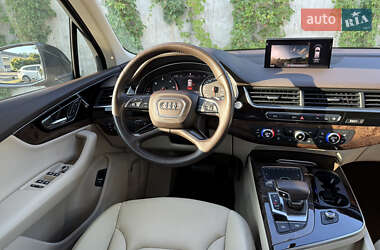 Внедорожник / Кроссовер Audi Q7 2015 в 