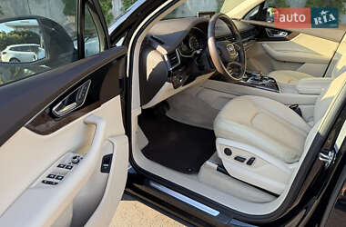 Внедорожник / Кроссовер Audi Q7 2015 в 