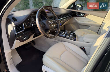 Внедорожник / Кроссовер Audi Q7 2015 в 