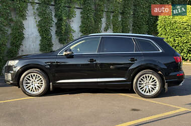 Внедорожник / Кроссовер Audi Q7 2015 в 