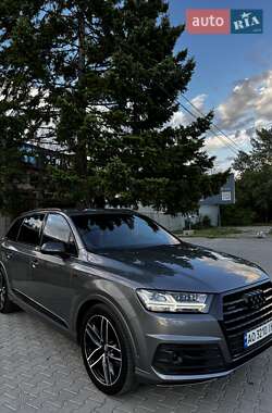 Позашляховик / Кросовер Audi Q7 2017 в 
