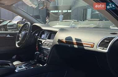 Внедорожник / Кроссовер Audi Q7 2011 в 