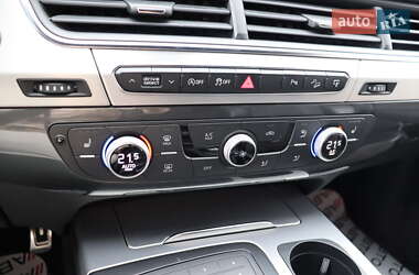Внедорожник / Кроссовер Audi Q7 2016 в 