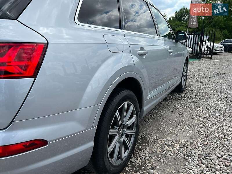Внедорожник / Кроссовер Audi Q7 2017 в Любомле
