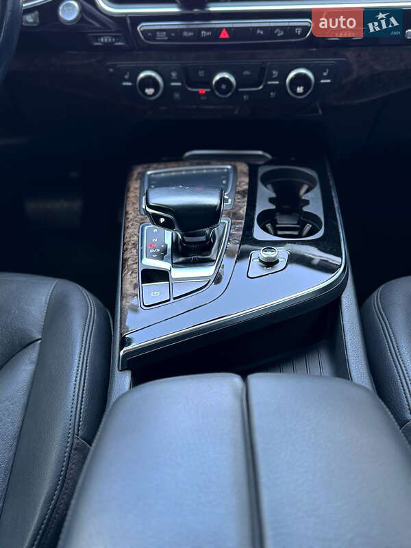 Внедорожник / Кроссовер Audi Q7 2017 в Днепре
