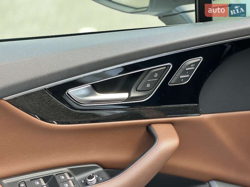 Внедорожник / Кроссовер Audi Q7 2019 в Киеве