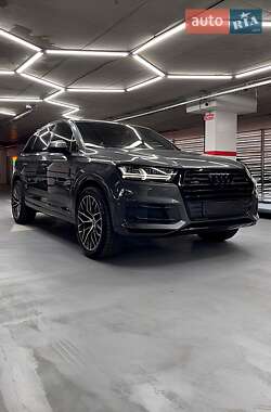 Внедорожник / Кроссовер Audi Q7 2018 в 