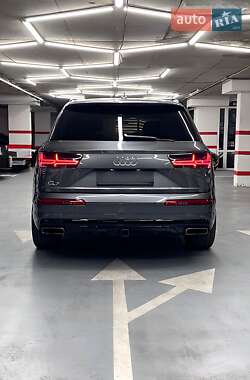 Внедорожник / Кроссовер Audi Q7 2018 в 