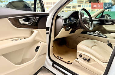 Внедорожник / Кроссовер Audi Q7 2018 в 