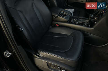 Внедорожник / Кроссовер Audi Q7 2015 в 