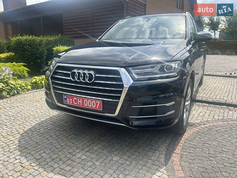 Внедорожник / Кроссовер Audi Q7 2017 в 