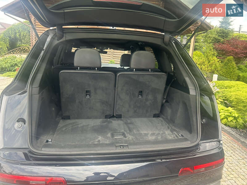 Внедорожник / Кроссовер Audi Q7 2017 в Нововолынске