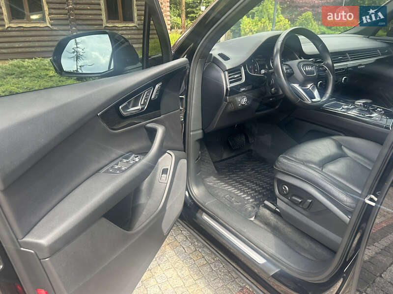 Внедорожник / Кроссовер Audi Q7 2017 в Нововолынске