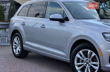 Внедорожник / Кроссовер Audi Q7 2017 в 