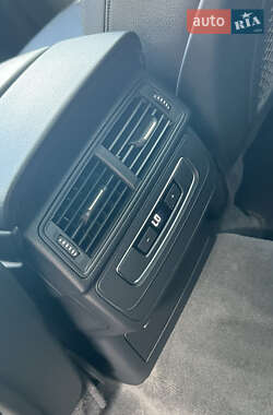 Внедорожник / Кроссовер Audi Q7 2017 в 