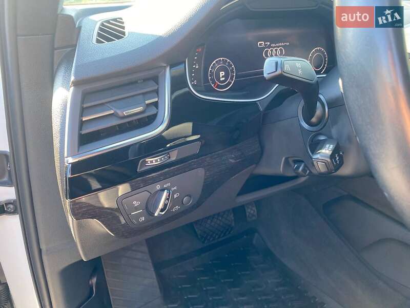 Внедорожник / Кроссовер Audi Q7 2016 в Казатине