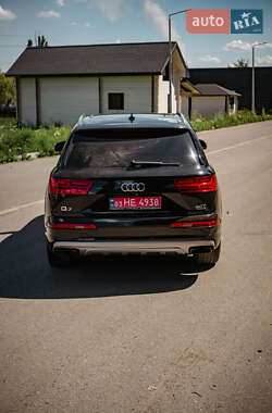 Внедорожник / Кроссовер Audi Q7 2017 в 