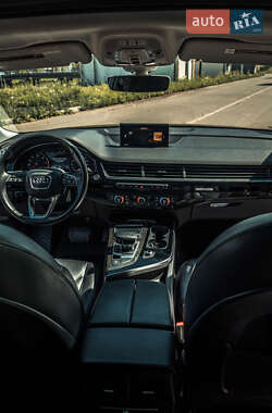 Внедорожник / Кроссовер Audi Q7 2017 в 