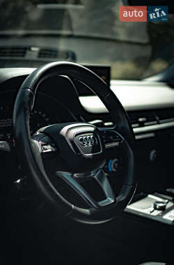 Внедорожник / Кроссовер Audi Q7 2017 в 