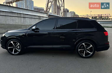 Внедорожник / Кроссовер Audi Q7 2017 в 