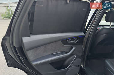 Внедорожник / Кроссовер Audi Q7 2017 в 