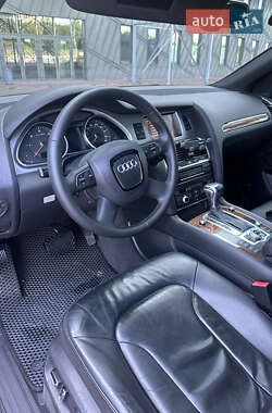 Внедорожник / Кроссовер Audi Q7 2010 в 
