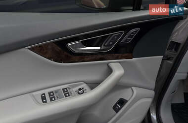 Внедорожник / Кроссовер Audi Q7 2017 в 