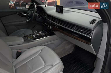 Внедорожник / Кроссовер Audi Q7 2017 в 